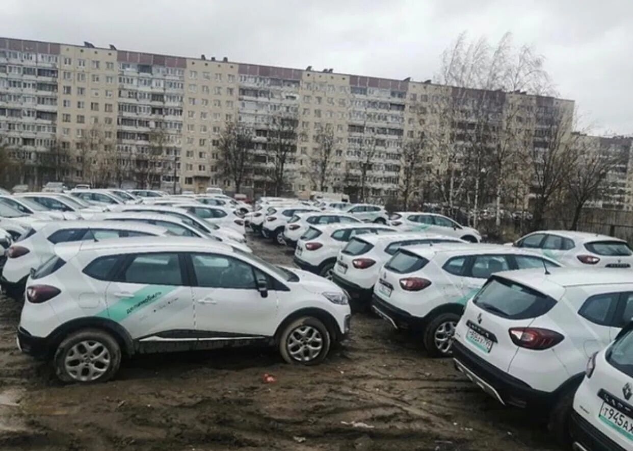 Парковка каршеринга на платных парковках спб. Каршеринг в Санкт-Петербурге. Машины в каршеринг Санкт Петербурга. Каршеринг стоянка. Делимобиль машины в Питере.