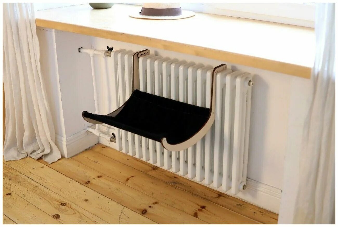 лежанка для кошки на батарею. гамак на батарею для кошек. гамак на батарею для кошек. гамак на радиатор для кошки. лежанка на батарею.