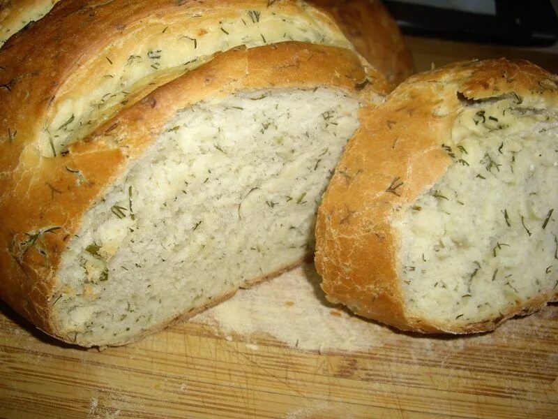 Чесночно-укропный хлеб. Чесночный хлеб. Хлеб с чесноком и зеленью. Домашний чесночный хлеб.