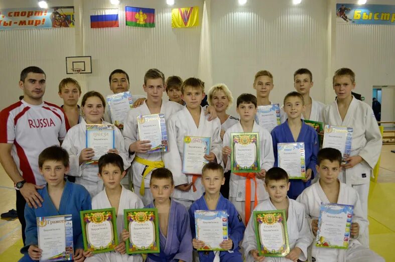 Краснодарский сайты спортивные. Real sport логотип. Славянск на кубани баскетбольный зал. Спорт ру спортивный портал. Краснодарский сайты спортивные.