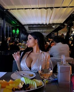 "Türk müsün?" diyerek Enise Sude isimli kullanıcıya mesaj attığı ...