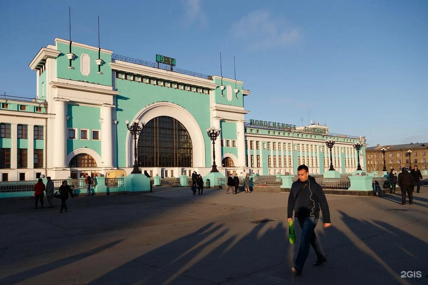 Сайт вокзала новосибирск. Новосибирск-главный, Новосибирск, улица Дмитрия Шамшурина, 43. Вокзал Новосибирск главный. Новосибирский главный вокзал главный Новосибирск. Новосибирск главный вокзал в 2000 году.