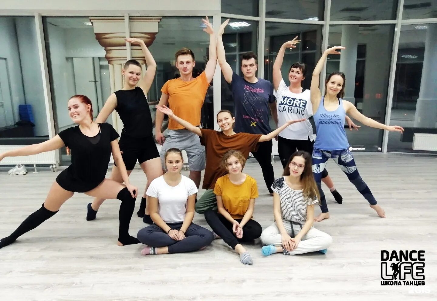 Школа танцев курск. Школа танцев Контемпорари. Dance Life школа танцев. Студия танцев Курск. Школа дэнс лайф.