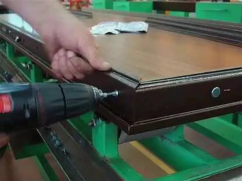 Дверь из стального уголка. Металлическая дверь из профильной трубы. Самодельные металлические двери входные. Металлическая дверь из профильной трубы. Как собирают металлические двери.