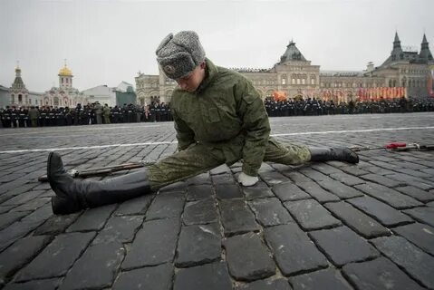 Фото солдата в москве