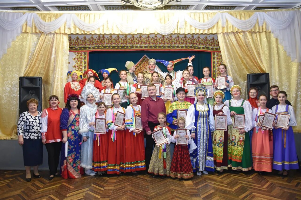 Концерты конкурсы песен. Городской дворец культуры им.т.я.Белоконева. ДК Усть-Катав. Юбилей дворца культуры им.т.я.Белоконева. Образцовый ансамбль народного пения тропинка г. Енисейск.