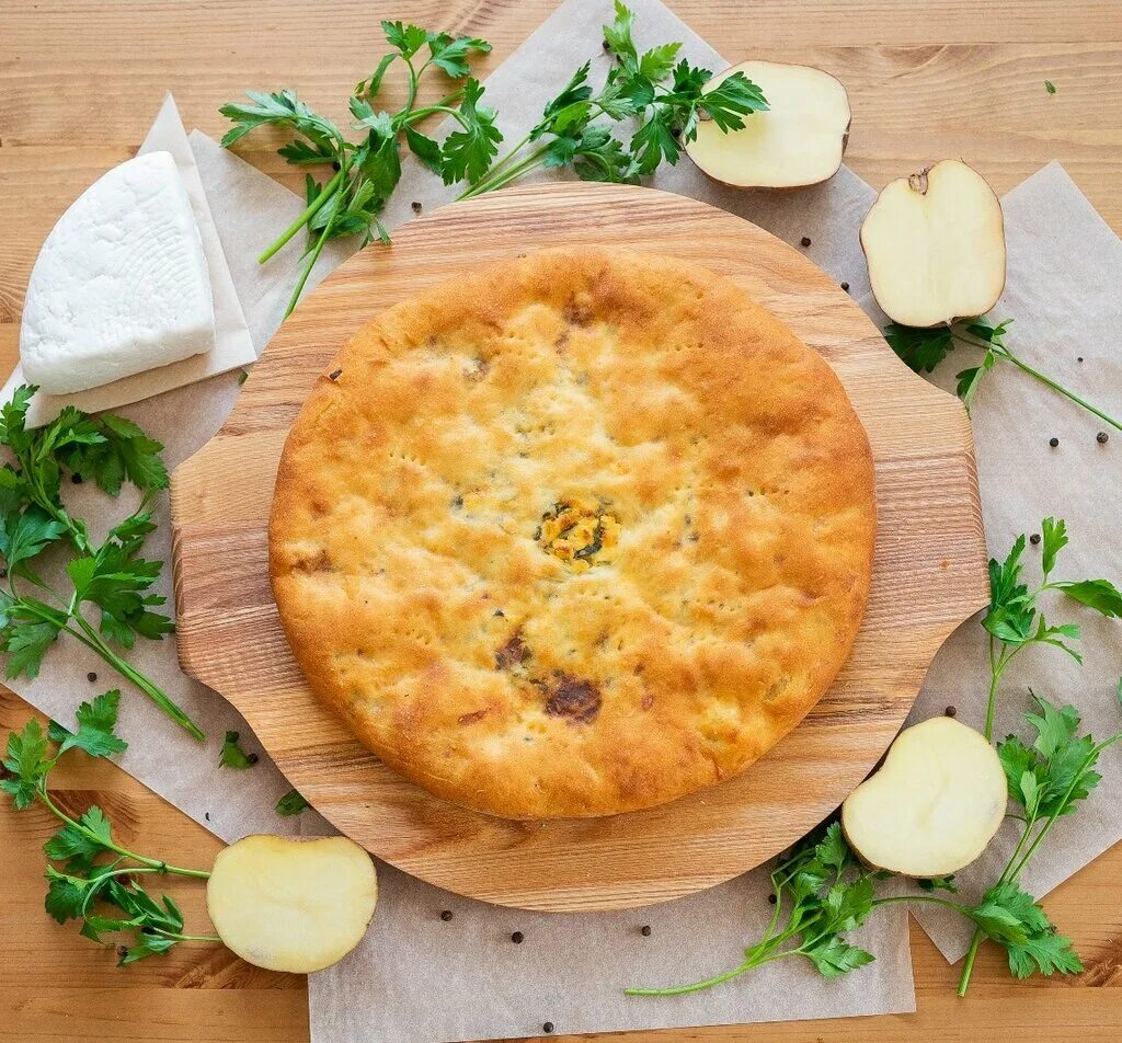 Осетинские пироги рецепт с сыром и картофелем. Город пирогов пенза. осетинский пирог. осетинский пирог с сыром и зеленью. осетинские пироги с картошкой и сыром.