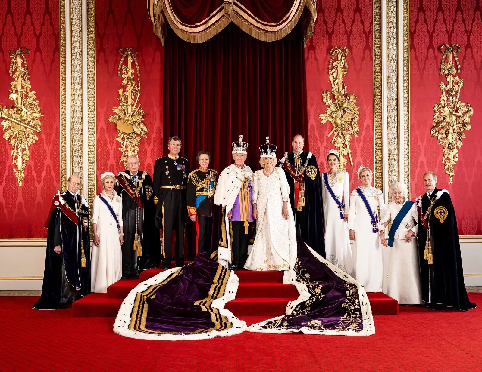 Букингемский дворец Королевская семья. Коронация принца Чарльза 2023. Коронация Елизаветы 2.