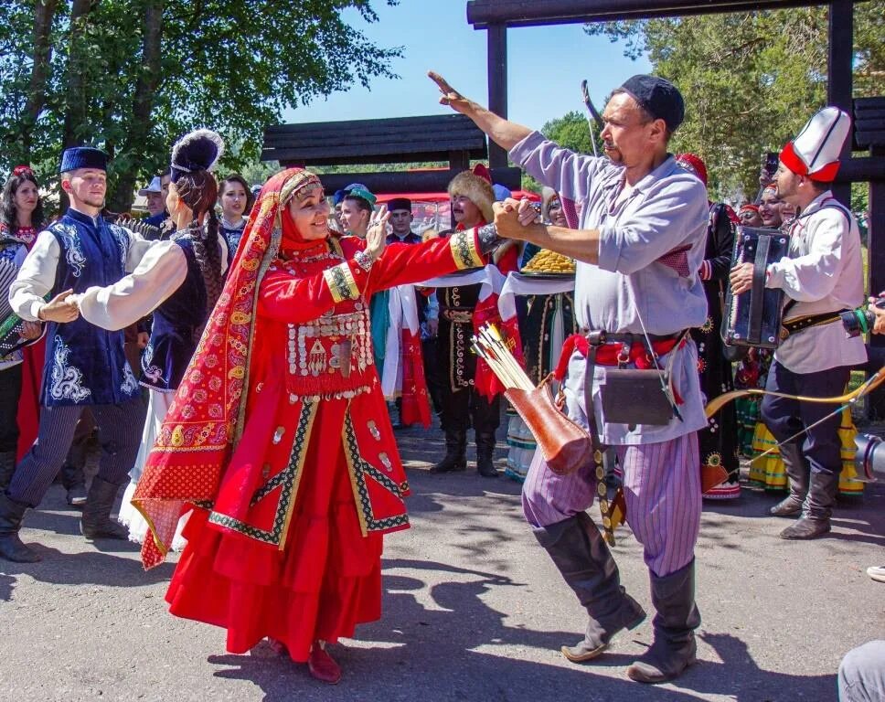 Майские праздники в башкирии. Сабантуй в Ленинградской области. Народные праздники Башкортостана. Праздник объединения народов. Сабантуй Башкирский праздник.