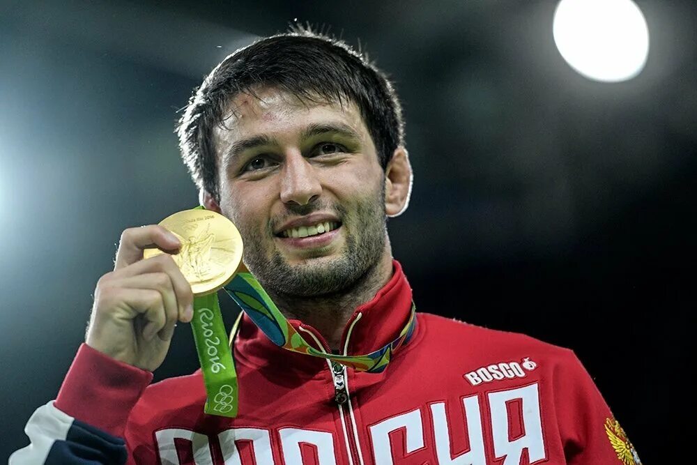 Кто стал олимпийским чемпионом по вольной борьбе. Абдулрашид садулаев олимпийский чемпион. Кайл снайдер садулаев. Кто стал олимпийским чемпионом по вольной борьбе. Абдулрашид садулаев шея.