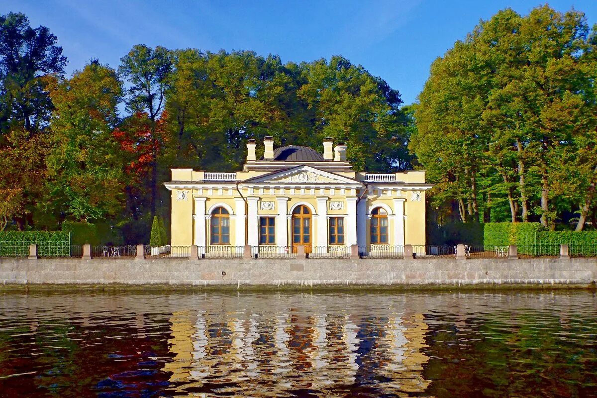 кофейный домик. летний сад. кофейный домик в летнем саду в санкт-петербурге. чердачная игрушка домик. карл росси кофейный домик.