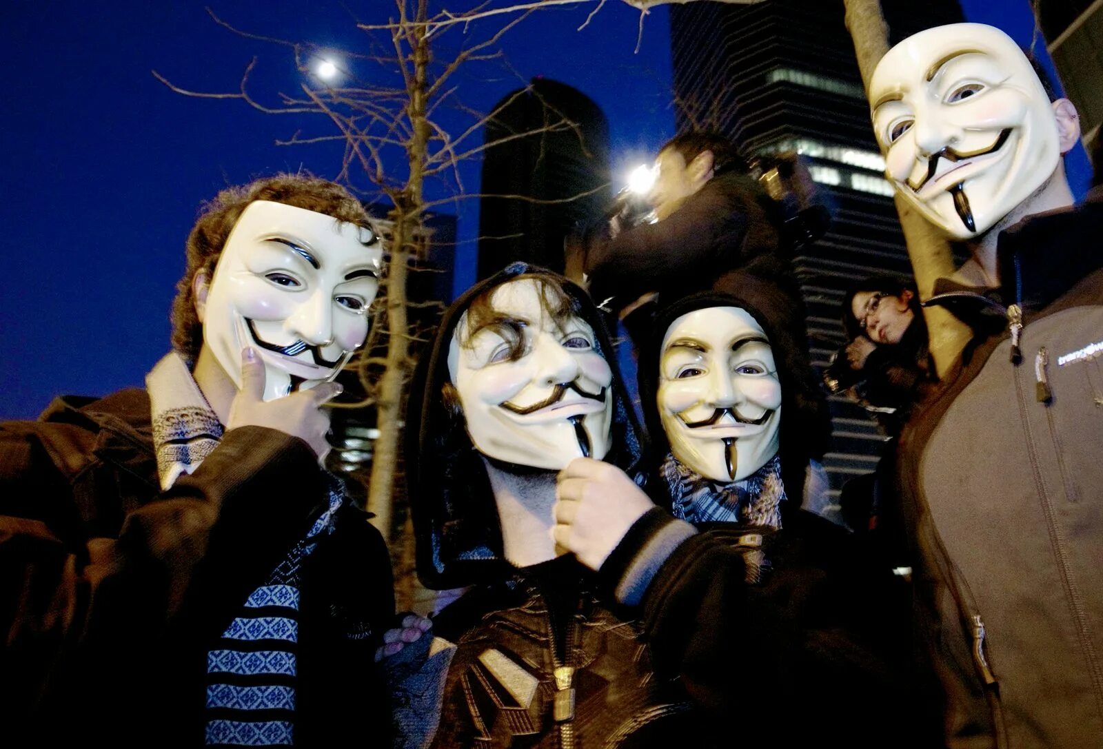 Anonymous group. Группа анонимусов. Хакер анонимус. Группа анонимус. Маска хакера.