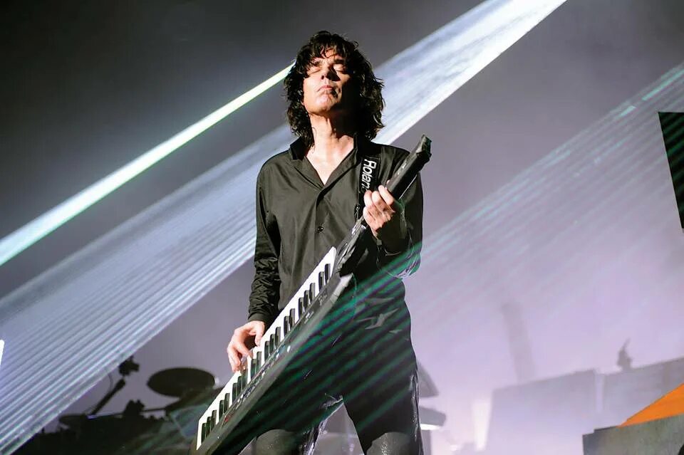 Жан-мишель андре жарр. Дидье маруани спейс. Дидье маруани группа space. Космическая музыка электронная музыка 80. Жан мишель жара группа спейс.