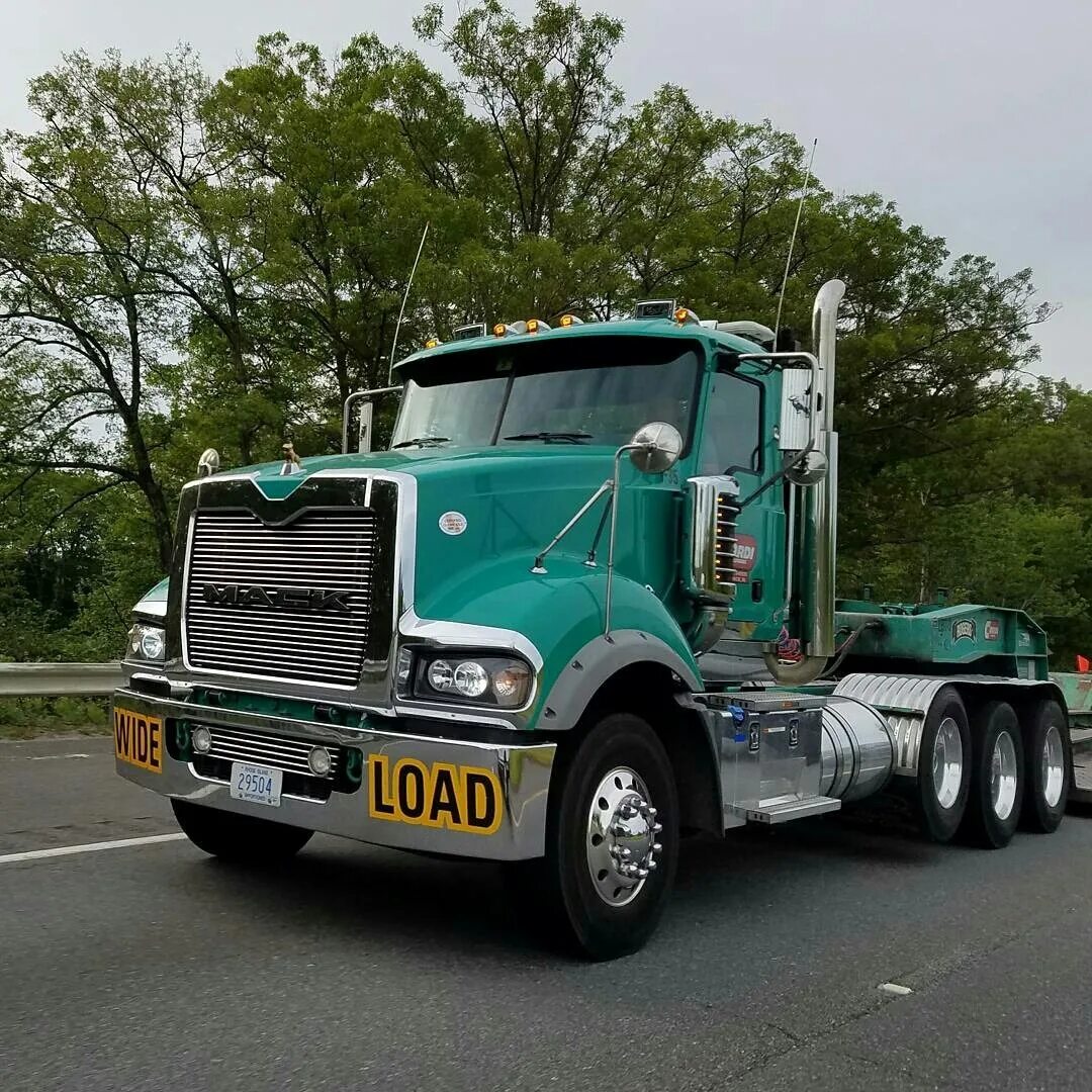 Mack отзывы. Тягач mack titan. самосвал mack titan. тягач mack 310. mack trucks грузовики.