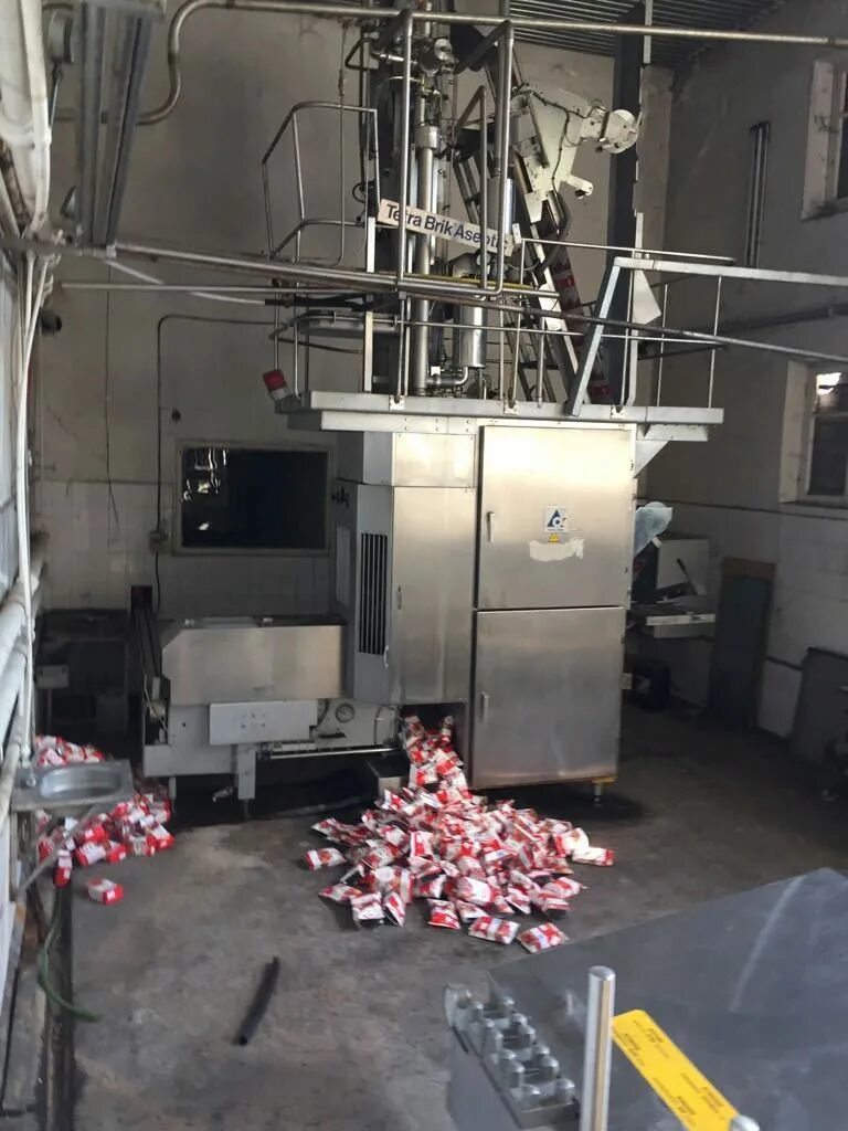Автомат розлива tetra pak a3. Tba 3. Розлив в асептическую картонную упаковку. Линия розлива тетра пак. Tba 3000 упаковочная машина.