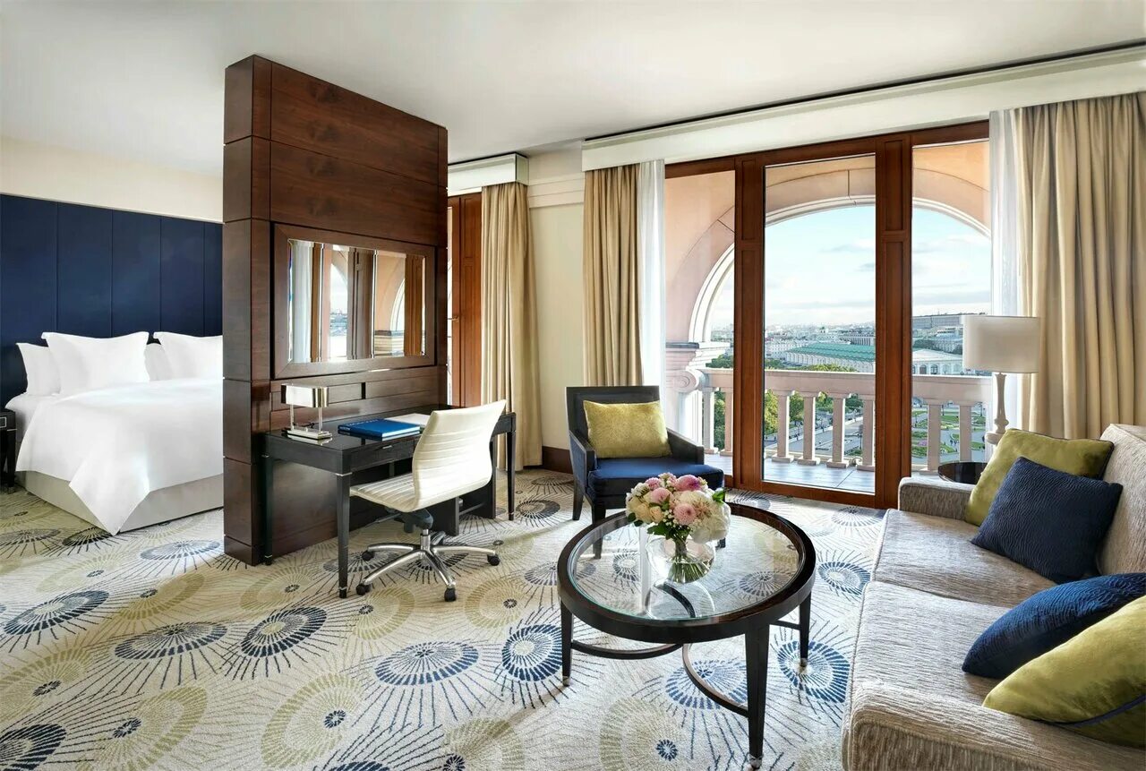 Отель фо сизонс москва. Гостиница seasons. Отель four seasons москва номера. Отель four seasons в москве. Four seasons hotel питер.