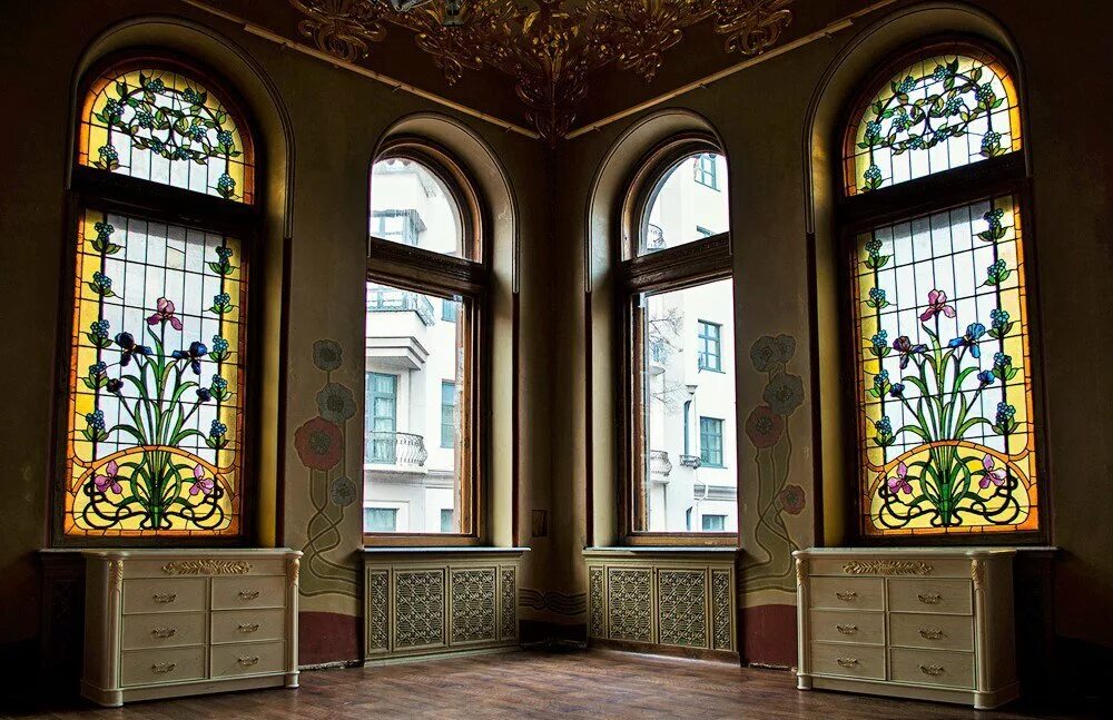 Ист брент церковь витражи. Викторианское окно. Сталинское деревянное окно. Витражные окна. Окно викторианское чб.