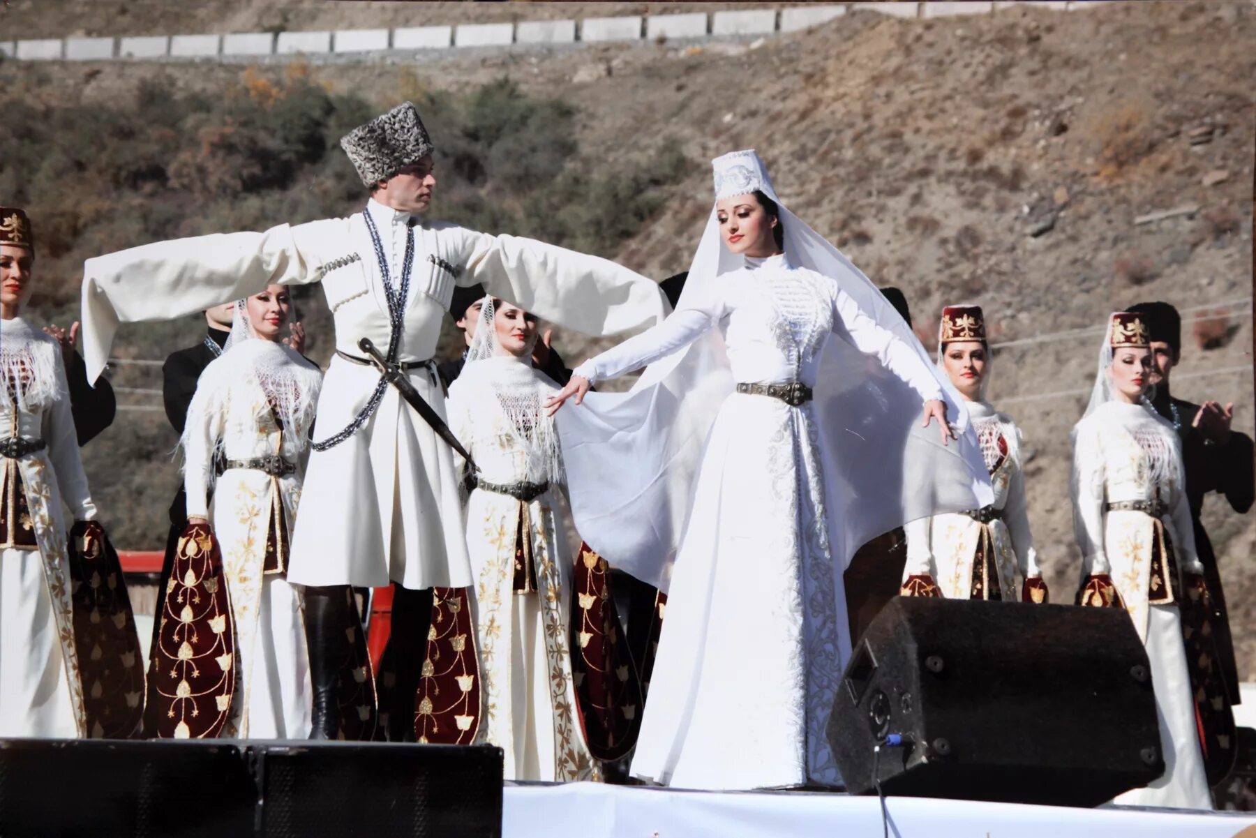 Северной Осетии танец симд. Нескольких осетин