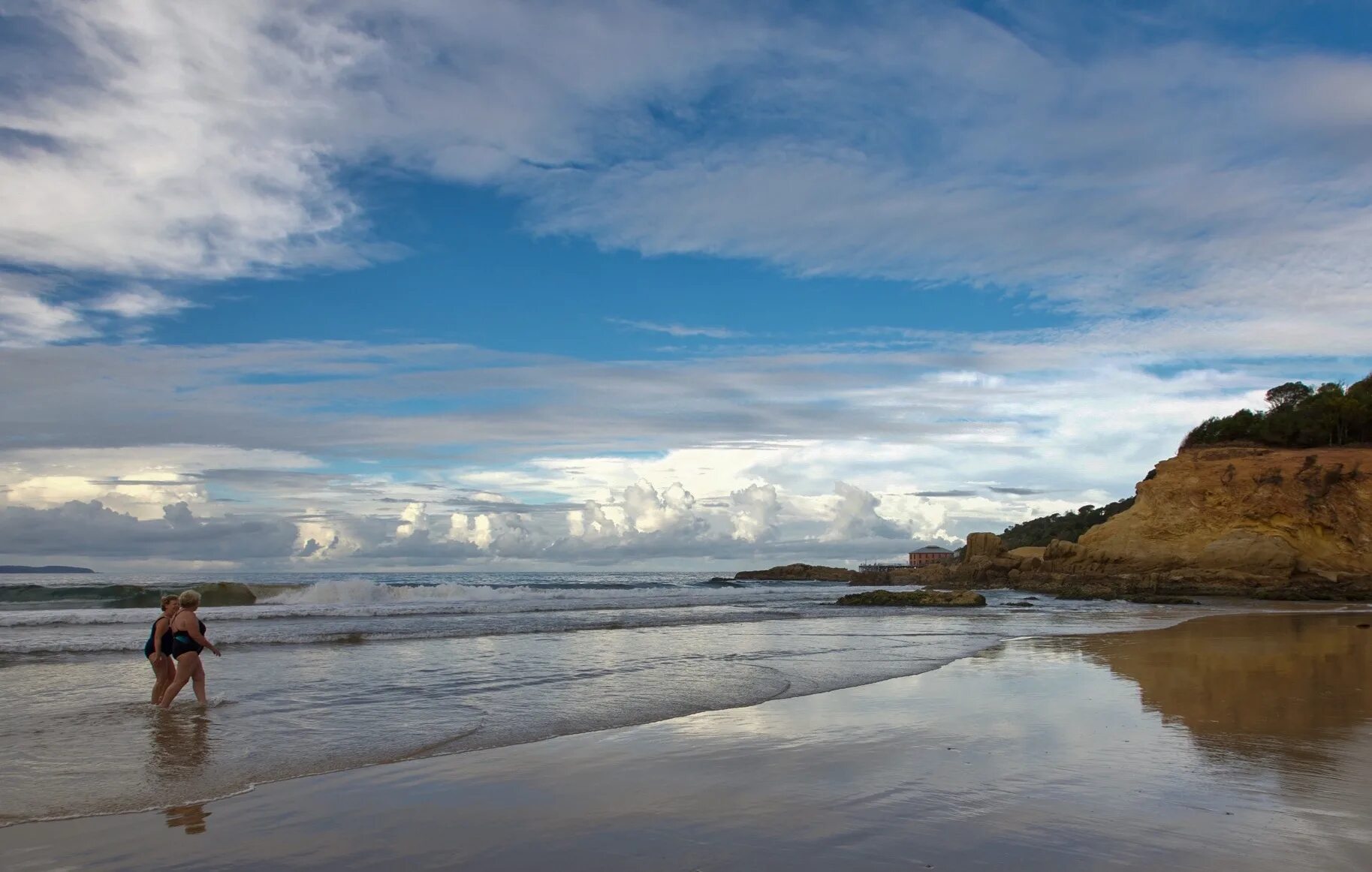 Rain beach. Дождь на пляже. Воды заливы минимата. Calm Tourism. Beaches Rain reddishsky.