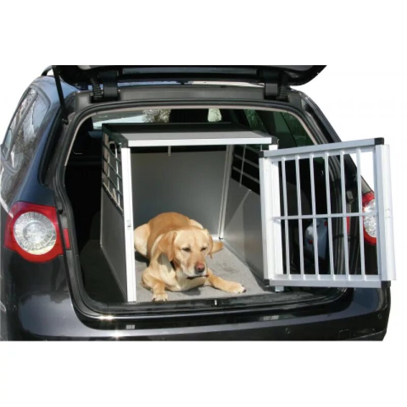 Бокс для немецкой овчарки в машину тойота 200. Клетка для собак в автомобиль. Перегородка багажного отсека land rover discovery 5 для перевозки собак. Переноска ferplast atlas car. Клиппер-переноска для собак ferplast atlas car.