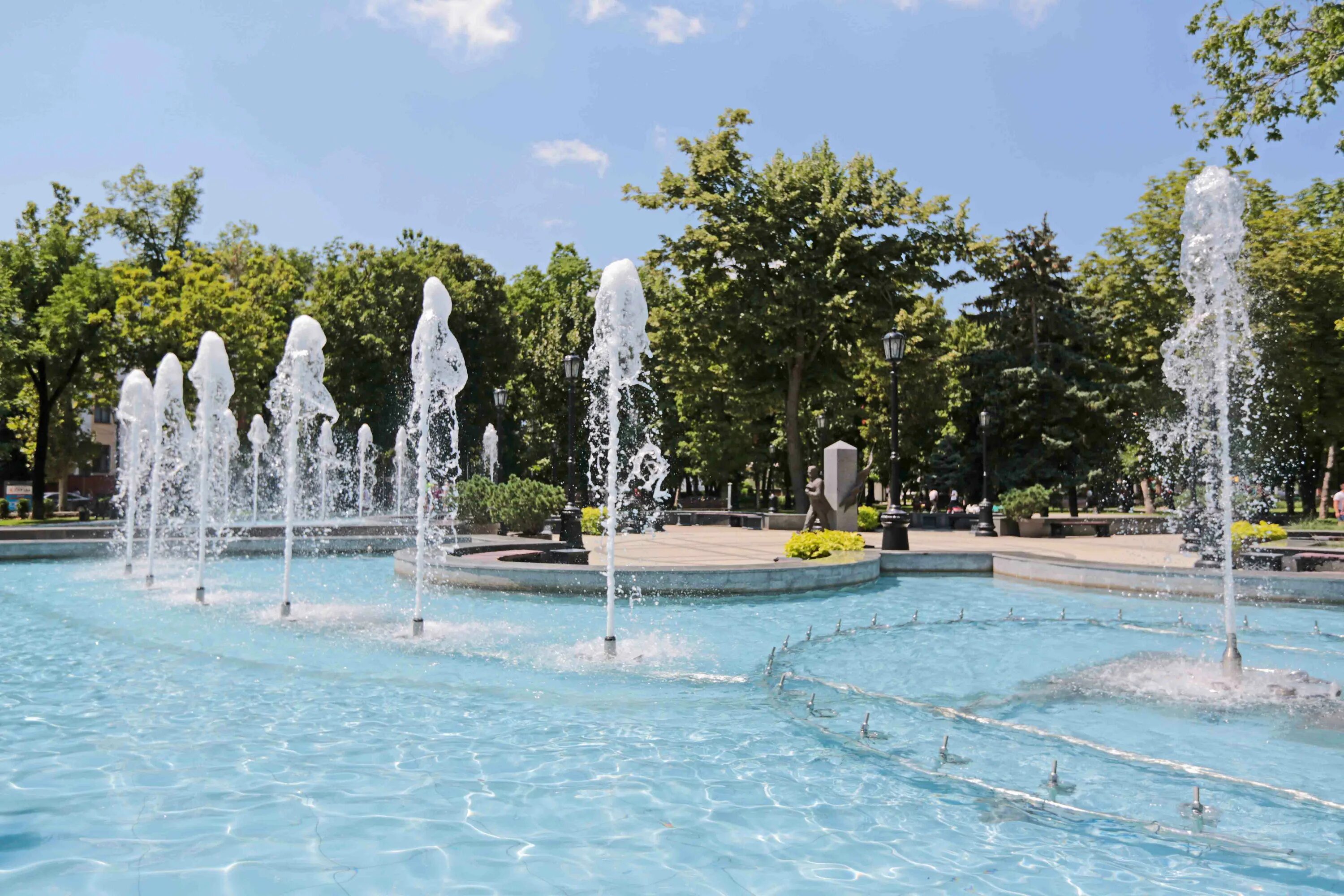 парк краснодар фонтан. планета лета ставрополь. парк галицкого в краснодаре фонтаны. чистяковская роща в краснодаре фонтан. парк голицына в краснодаре.