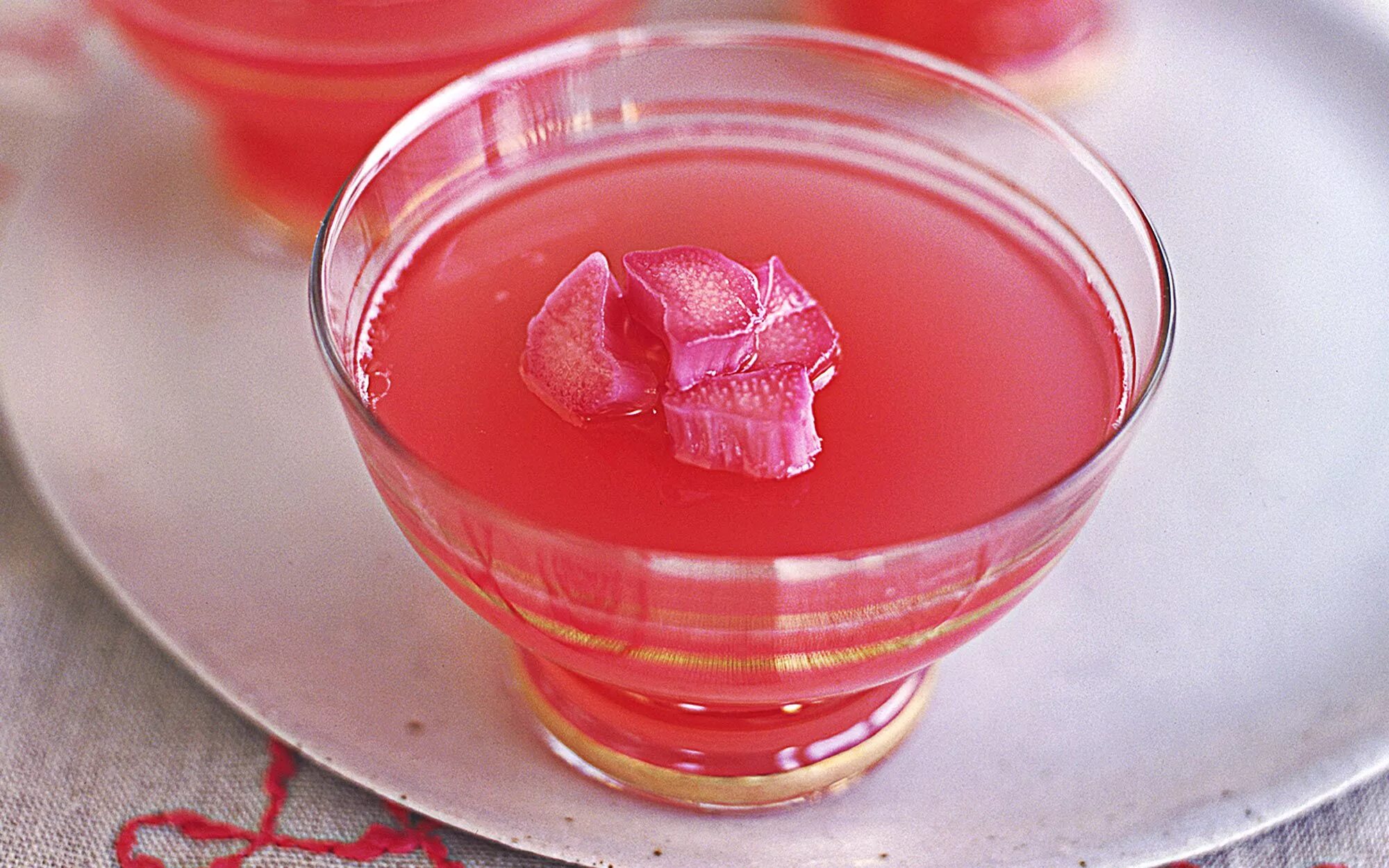 кисель малиновый. желе из киселя. желе из киселя. малиновое суфле. желированные десерты.