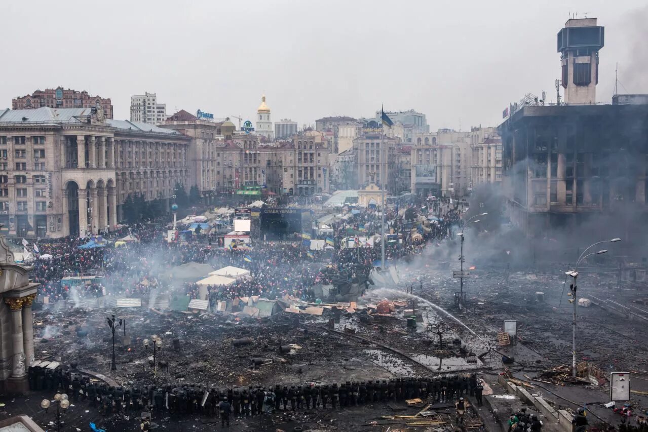 Сколько длился майдан. Площадь независимости Киев после войны. Киев после войны 2014. Украина до Майдана. Киев Майдан 1998.