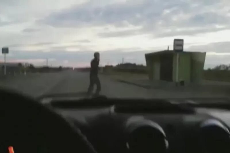 Прикол сигнал автоматная. Большая очередь. Толпа людей в очереди. Форекс онлайн курс. Очередь из клиентов.