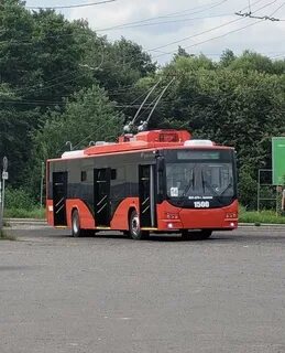 Новые красные троллейбусы