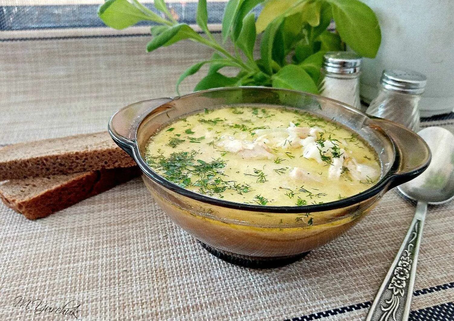 Суп из копченой курицы с плавленным сыром. Суп с плавленным сыром. куриный сырный суп. английский куpиный суп с плaвлeным сыpом.. английский куриный суп с плавленным сыром.