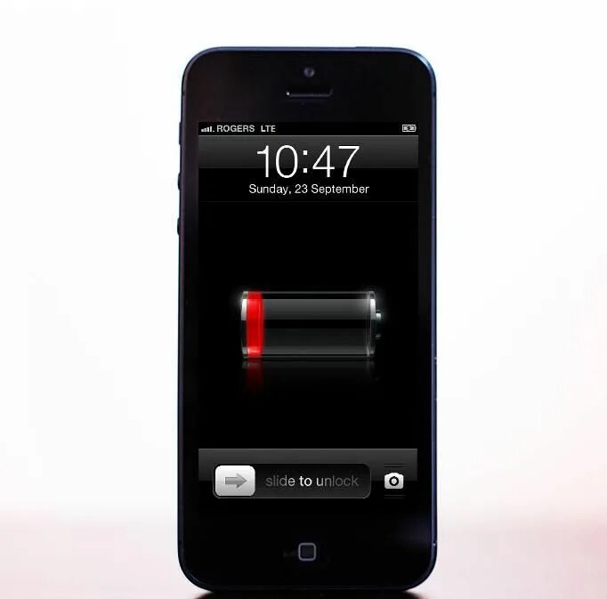 Low battery apple. Заряд телефона. Батарея разряжена. Разряженный айфон. Села батарея на телефоне.