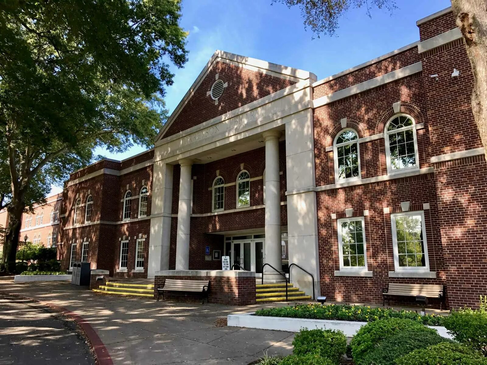 Shanghai university of finance and economics. Центральный университет головоломка. Cwu университет кампус. Центральный университет гашека 7. Центральный университет гашека 7.