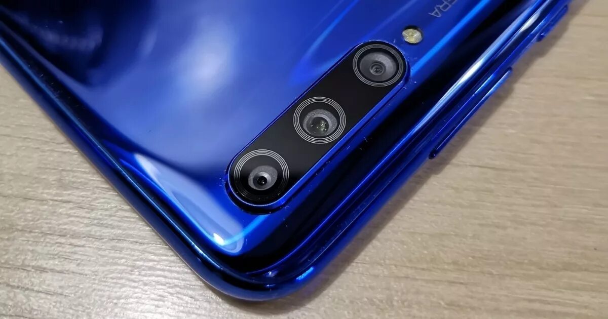 Телефон хонор 10 ай. Хонор 10 i. Honor 10i. Honor 10i камера. Honor 10i корпус.