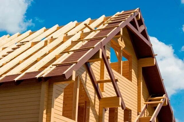 Стропильная система с кобылками двухскатной крыши. Каркас фронтонного свеса крыши. Стропильная система деревянные фермы. Фигурные стропила. Стропила выносы.