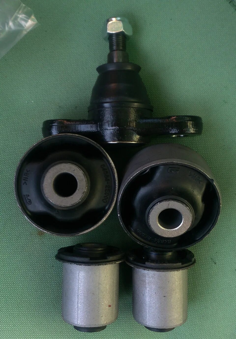 Задний сайлентблок поперечной тяги hyundai tucson. Задние сайлентблоки туксон. 54584-1g000 сайлентблок рычага. 55215c5000. 55254-38000 сайлентблок соната тагаз.