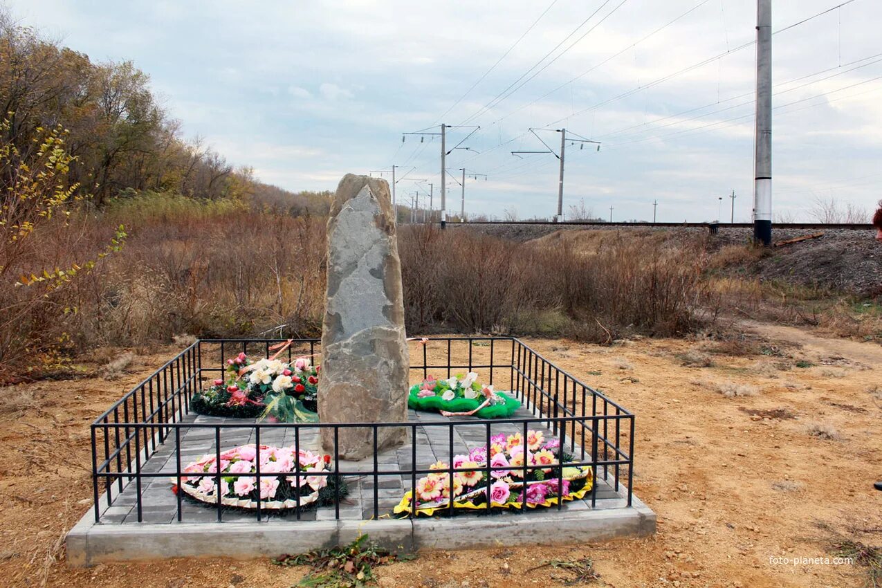 Погода костино быстрянский морозовский район. Хутор Быстрянский Ростовская область. Хутор Быстрянский Орловский район. Костино-Быстрянский — Хутор памятник Братская могила. Орловский (Ростовская область).