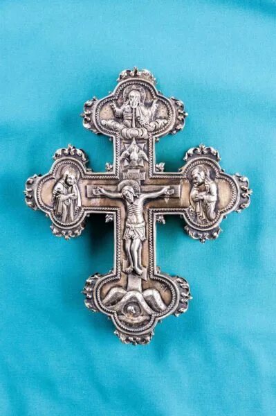 Никита бесогон крестик. Серебряный крестик никита бесогон. Килевидный нательный крест. Крест мученика. Наперсный крест.