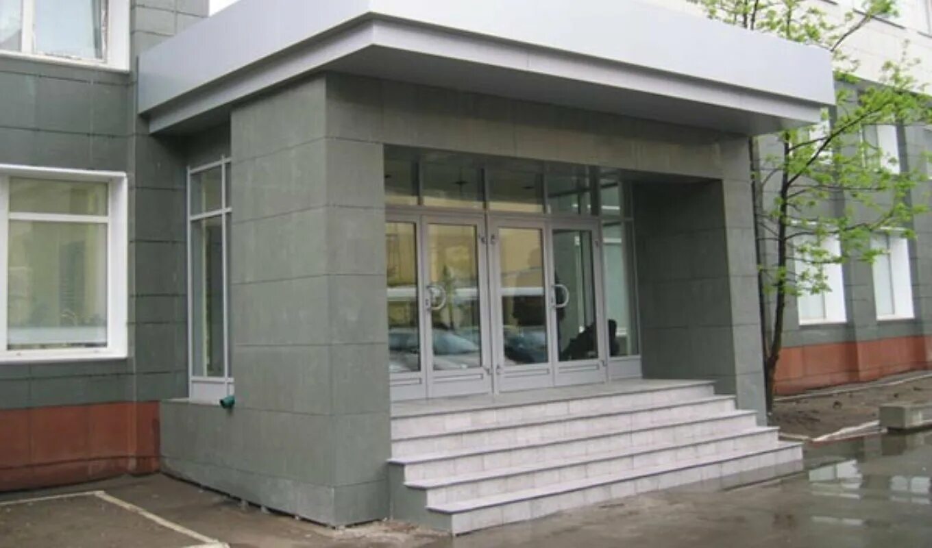 Школа 59 архангельск крыльцо. Входная группа. Крыльца общественных. Крыльцо административного здания. Тамбур входной группы.