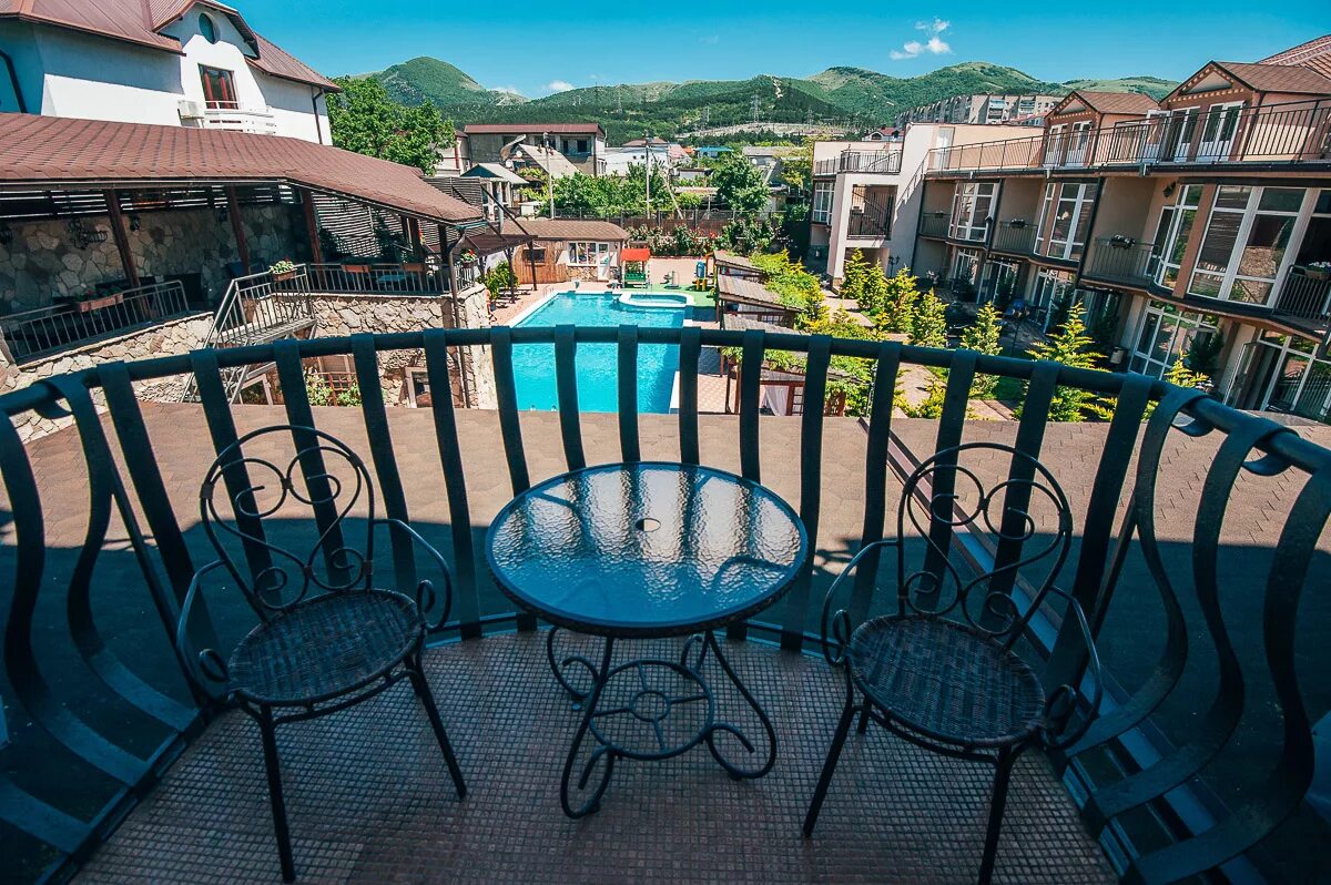 Отель грац кабардинка. Отель кафе дача кабардинка. Отель маринус кабардинка. Гостиница кабардинка 89184540777. Грац кабардинка.