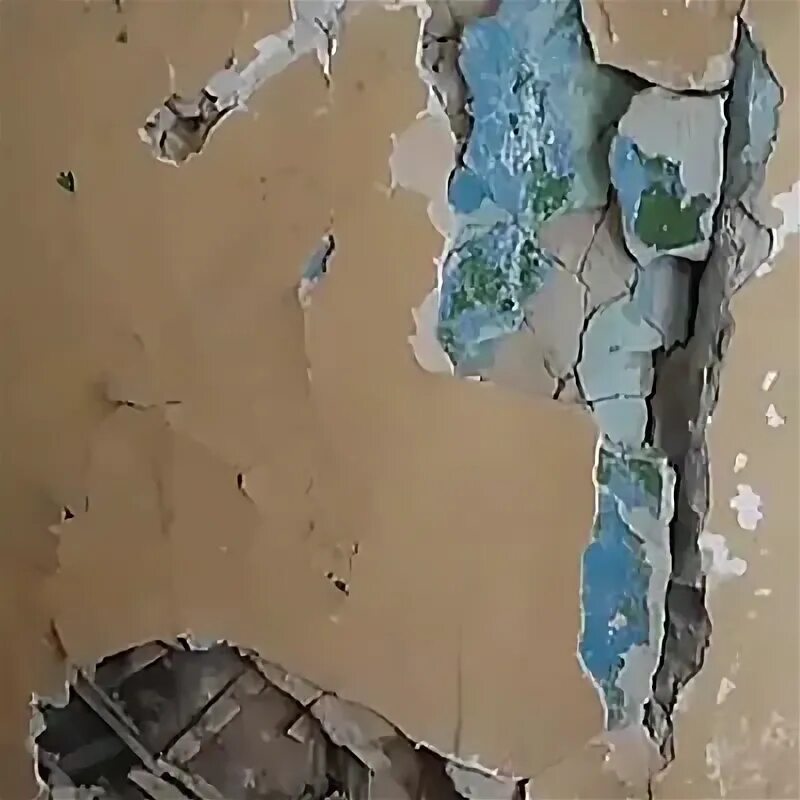 Новосибирск трещина. Штукатурка потрескалась на стене в подъезде. Отпечаток на стене после сноса дома.