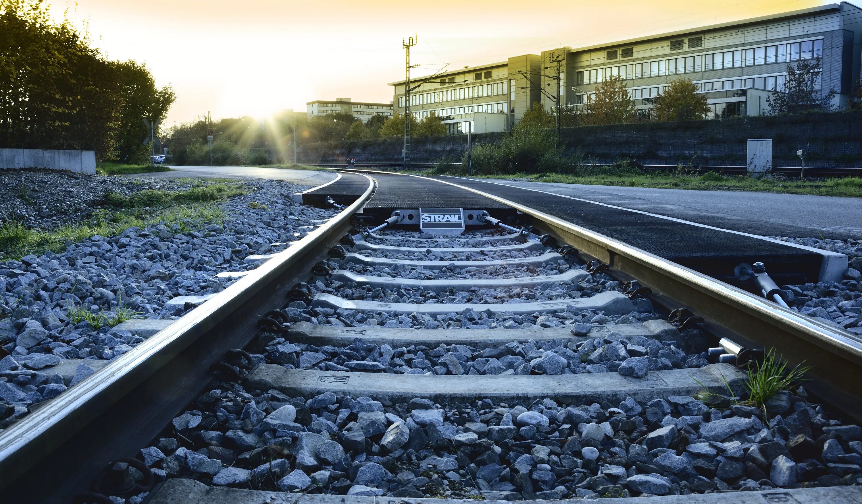 Локомотив на рельсах. Рельсы железнодорожные. Жд пути. Рельс жд. Развилки рельс.