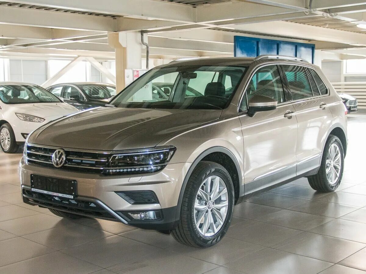 Volkswagen Тигуан 2017. Новый Тигуан 2017. Фольксваген Тигуан новый. Volkswagen Tiguan 2017 бежевый. Volkswagen tiguan комплектации