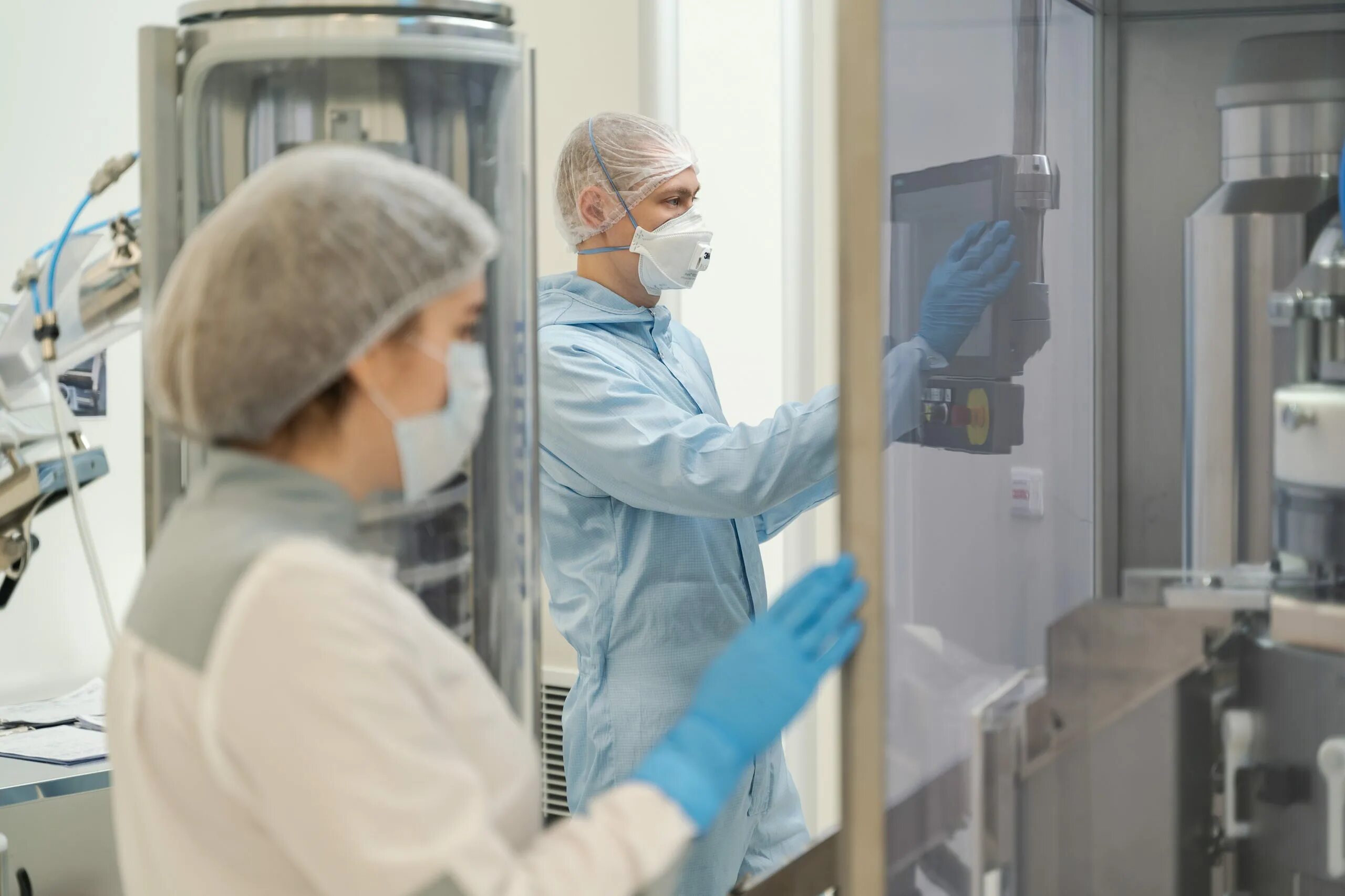 Лет фарм. Специалисты японской фармацевтической фирмы «такеда». Р-фарм ярославль. Такеда фармацевтическая компания ярославль. Фарминдустрия.