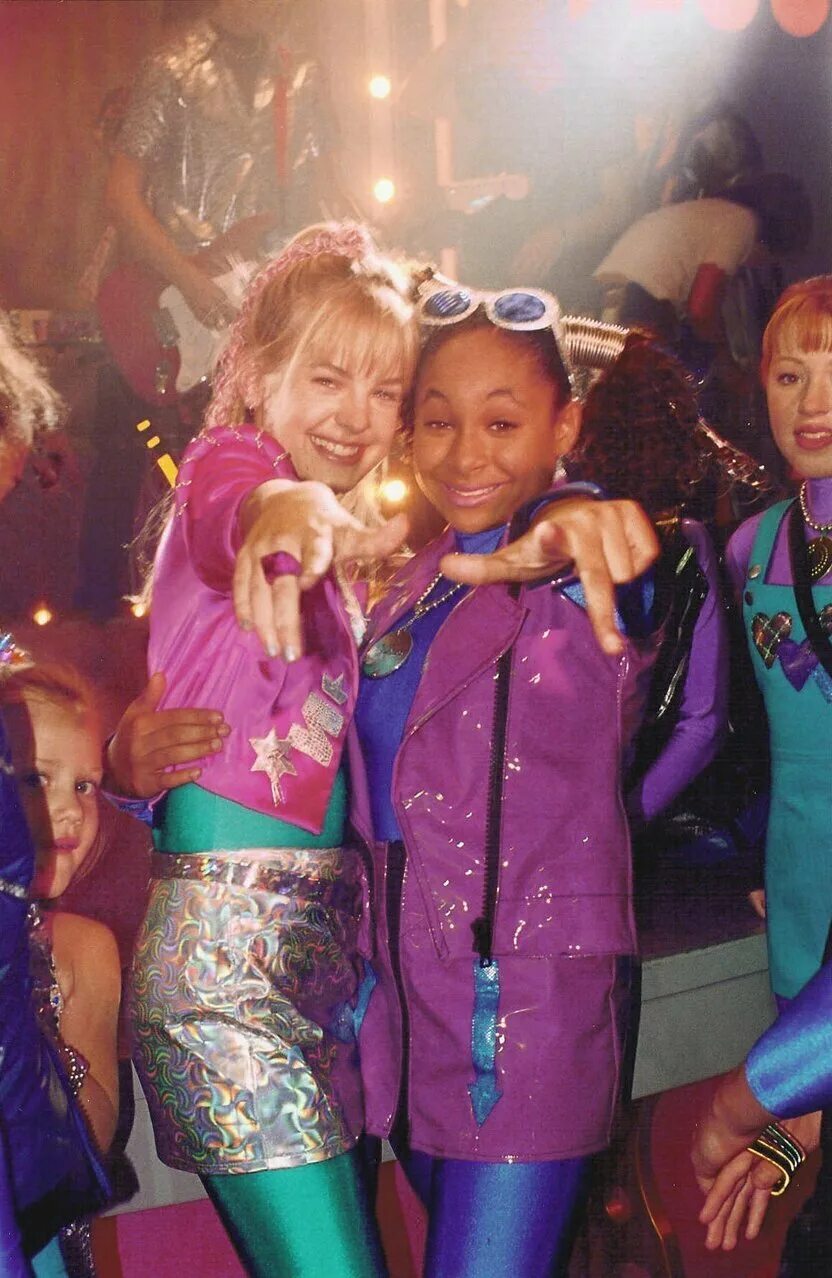 Ксенон девушка 21 века фильм. Ксенон фильм дисней. Ксенон девушка 21 века. Ксенон девушка 21. Ксенон девушка 21 века фильм.