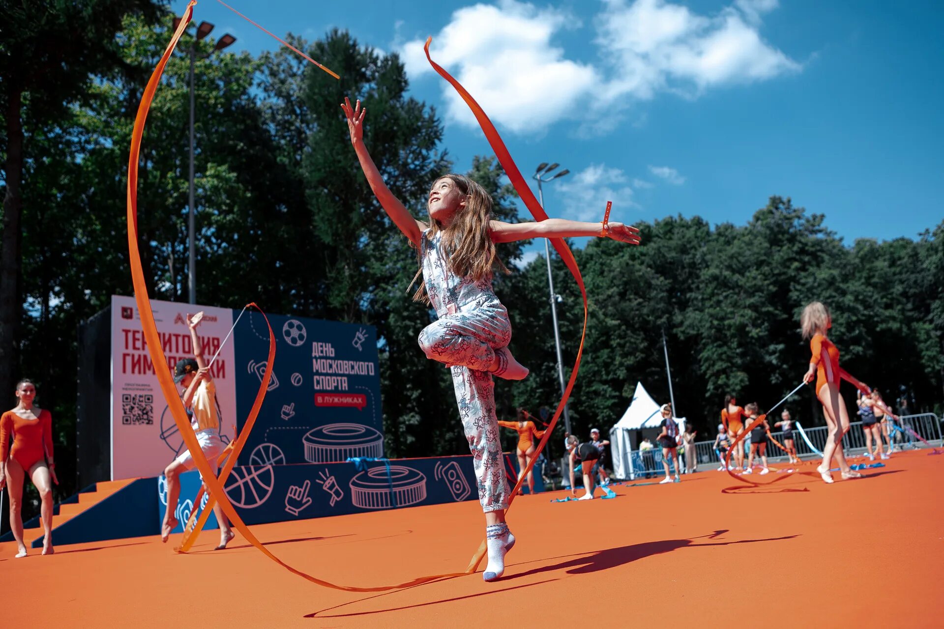 100 московский спорт. Спортивные мероприятия. спортивные праздники и развлечения. московский спорт мероприятия. спортивно-развлекательный комплекс.