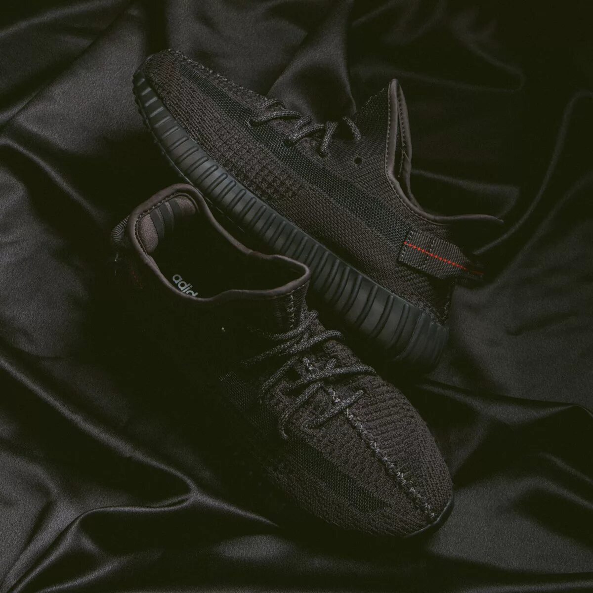 Adidas yeezy оригинал. Adidas Yeezy 350 v2 Black. Adidas Yeezy Boost 350 v2 черные. Adidas Yeezy Boost 350 v2 Black. Adidas Yeezy Boost 350 v2 оригинал.