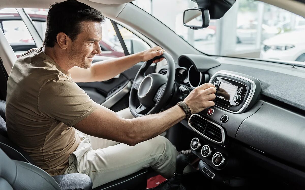 Dad a new car. Мужчина за рулем. Автомобиль и человек. Водитель за рулем. Человек в машине.