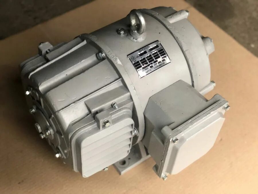 Электродвигатель постоянного тока п22 у4. Мотор, п41 ухл4. П-22м двигатель постоянного тока. Электродвигатель п31м 211. Двигатель п11м.