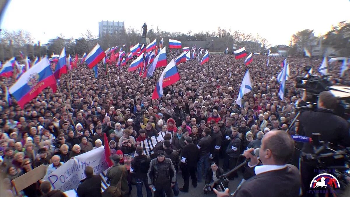 Февраль 2014 года севастополь. Митинг площадь Нахимова в Севастополе 2014. Митинг народной воли Севастополь 2014. Митинг в Севастополе 23 февраля 2014. Митинг народной воли Севастополь.