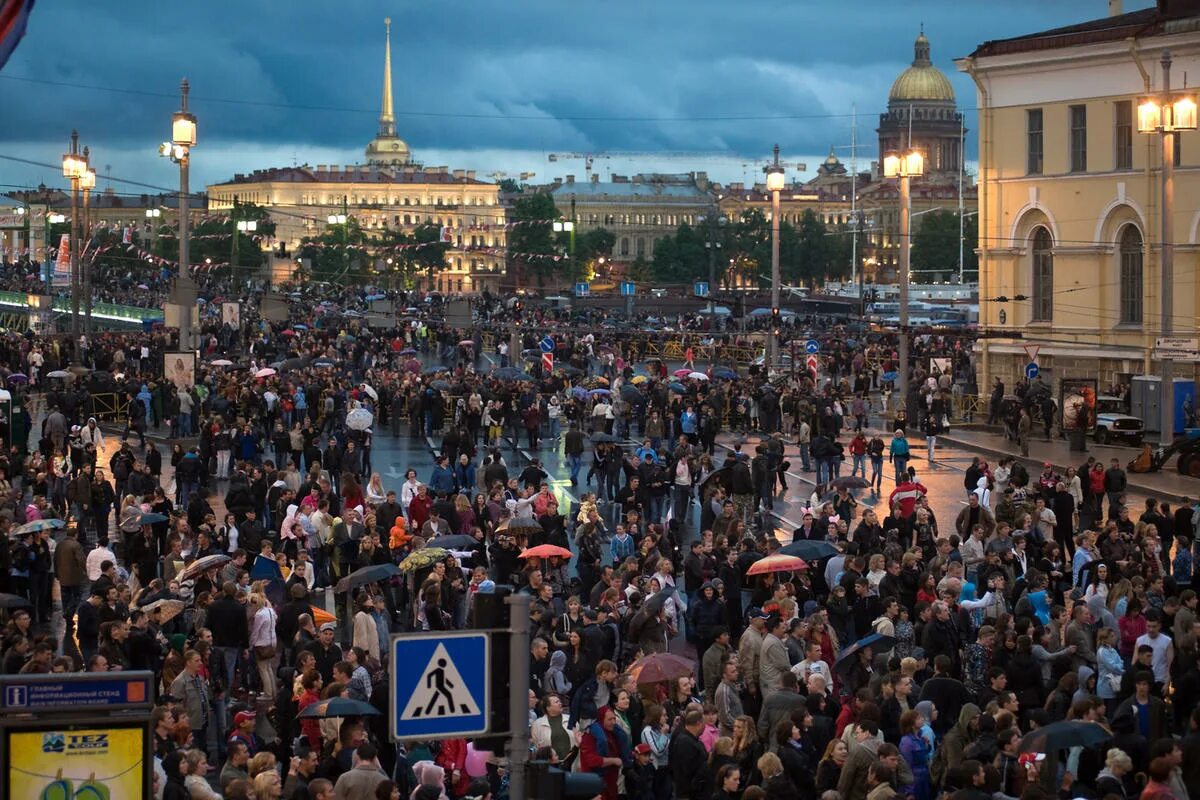 Питер население 2025. Санкт-Петербург люди. Жители Санкт-Петербурга. Население СПБ. Толпы народа в Питере.